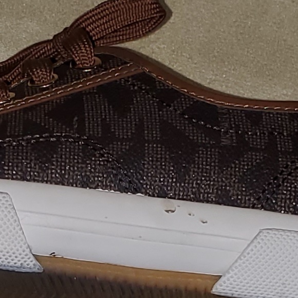 Michael Kors Sneakers size 7.5 - Picture 3 of 6